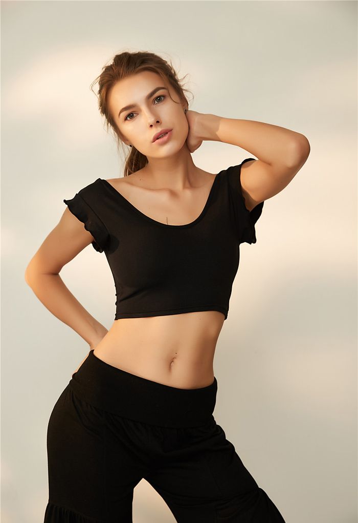 Ruffle Sleeves Scoop Neck Low-Impact Sports Bra in Black