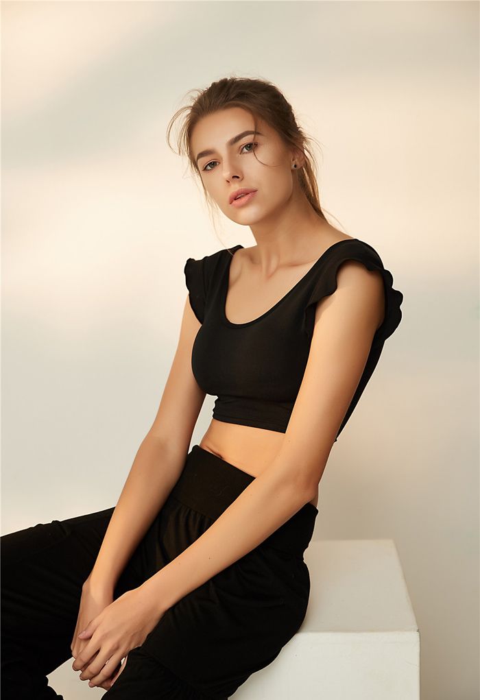 Ruffle Sleeves Scoop Neck Low-Impact Sports Bra in Black