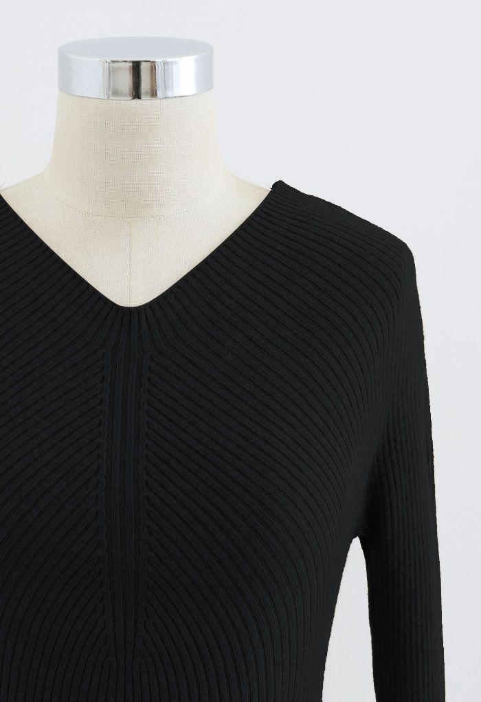 Seamless V-Neck Ribbed Knit Top in Black