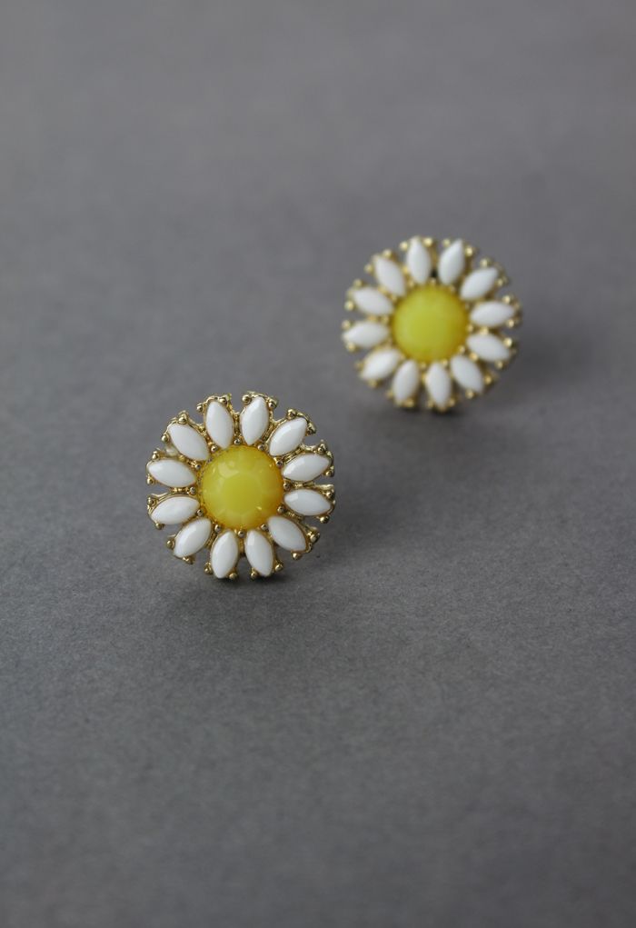 Cheerful Daisy Beads Stud Earrings