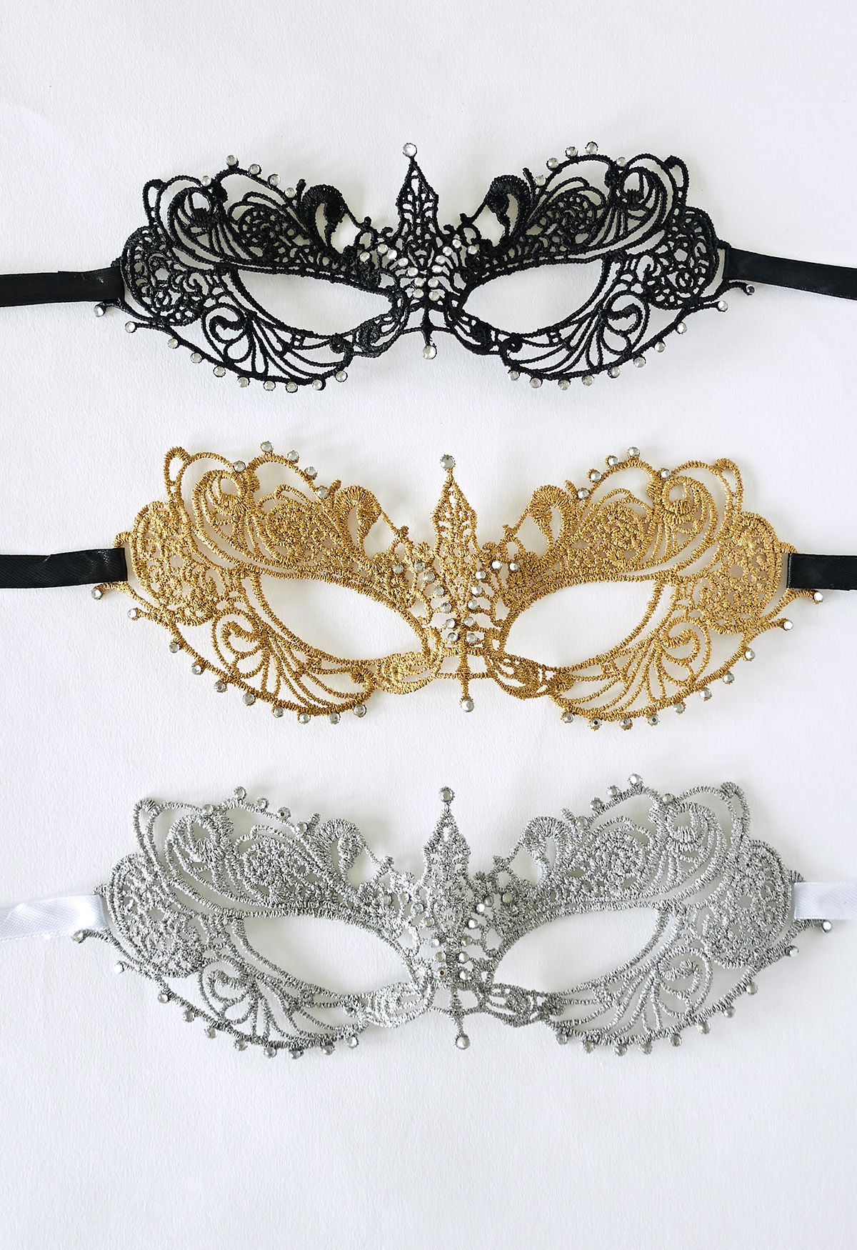 Zircon Trim Lace Ball Mask in Gold