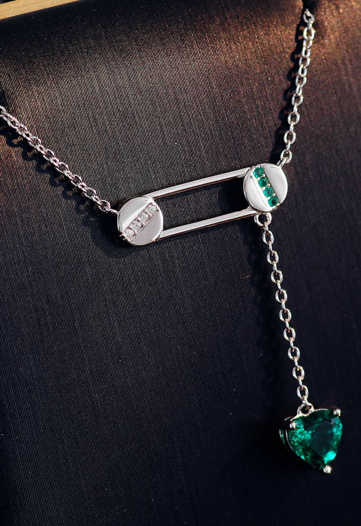 Paperclip Heart Shape Emerald Gem Necklace