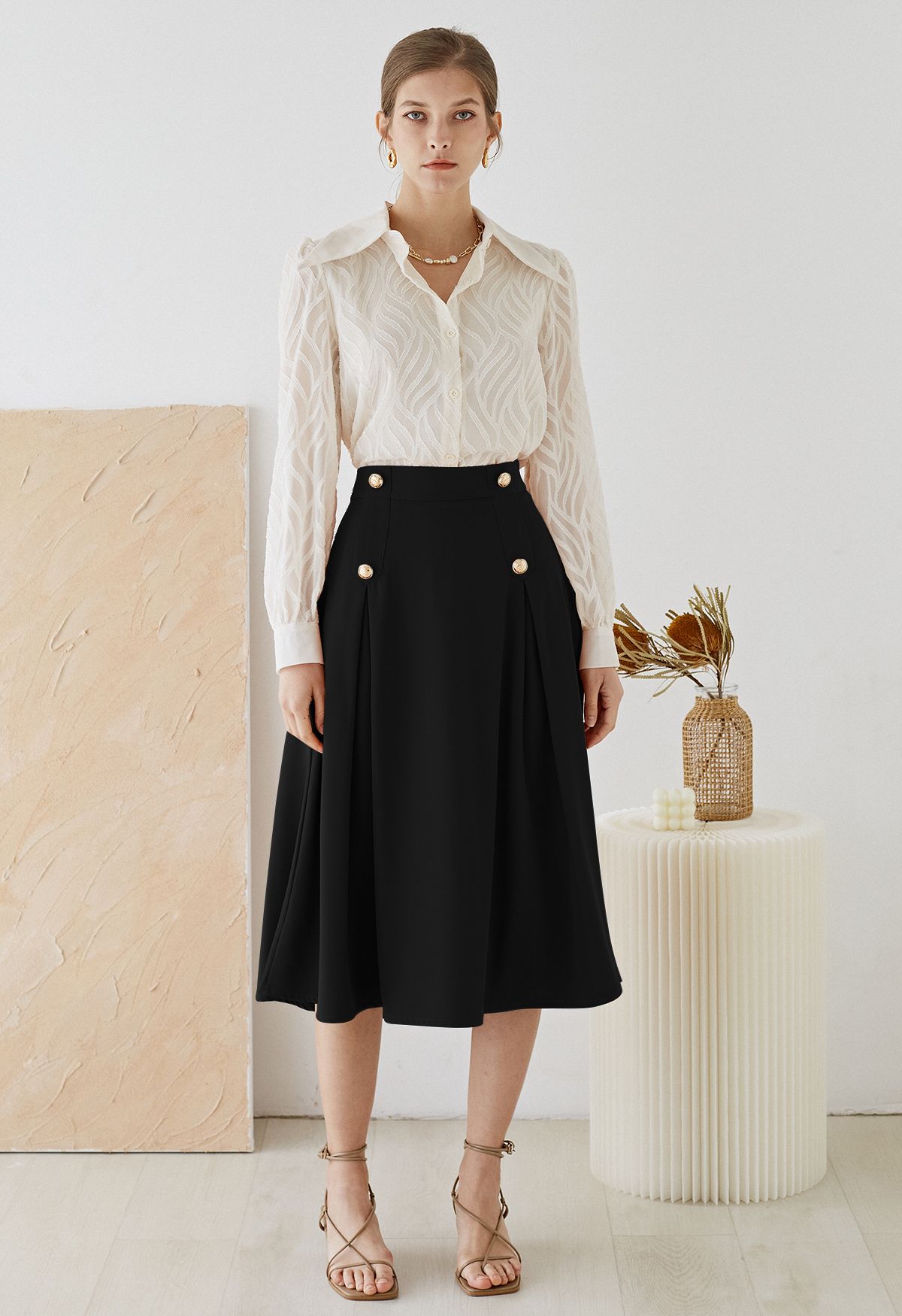 Buttoned Pleated A-Line Skirt in Black