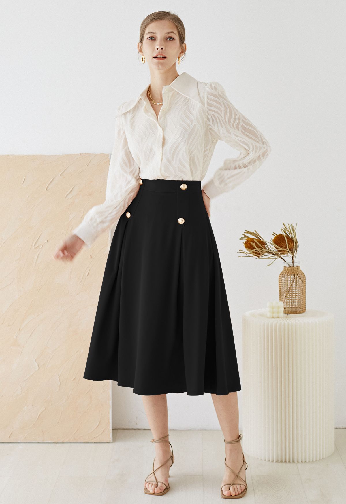 Buttoned Pleated A-Line Skirt in Black