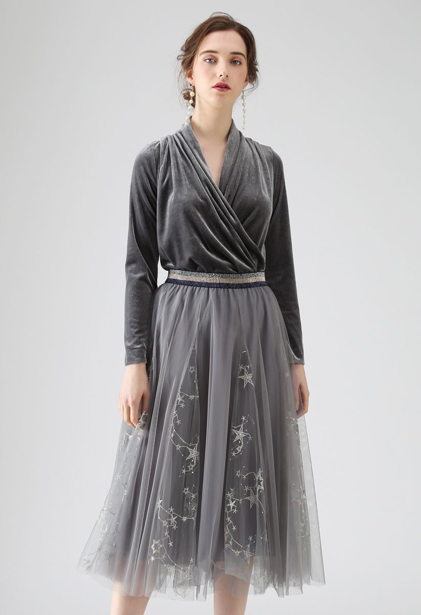 Dazzling Stars Tulle Midi Skirt in Grey